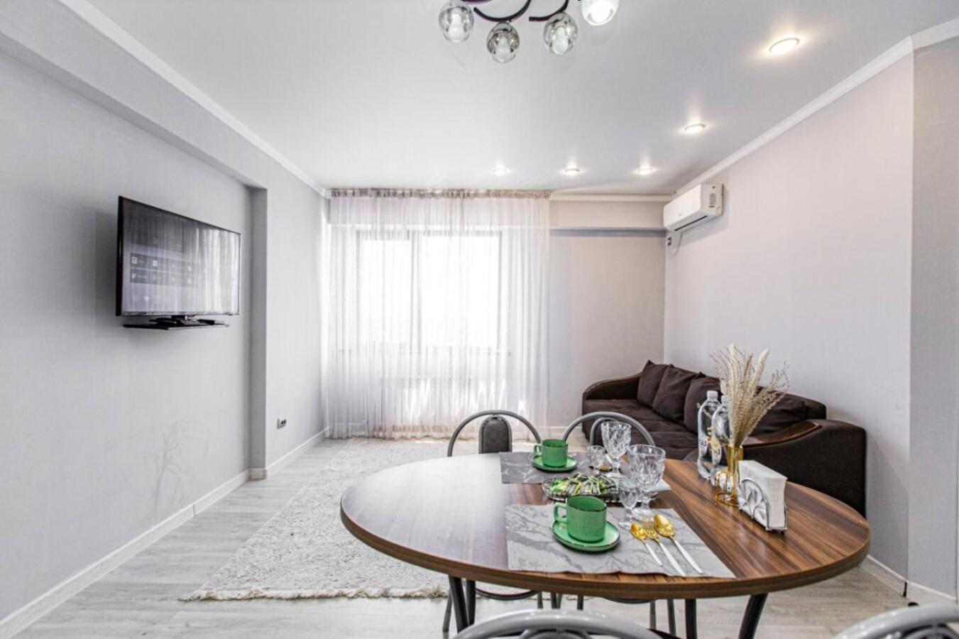Esentai 2-room Apartment's Апартаменты Алматы